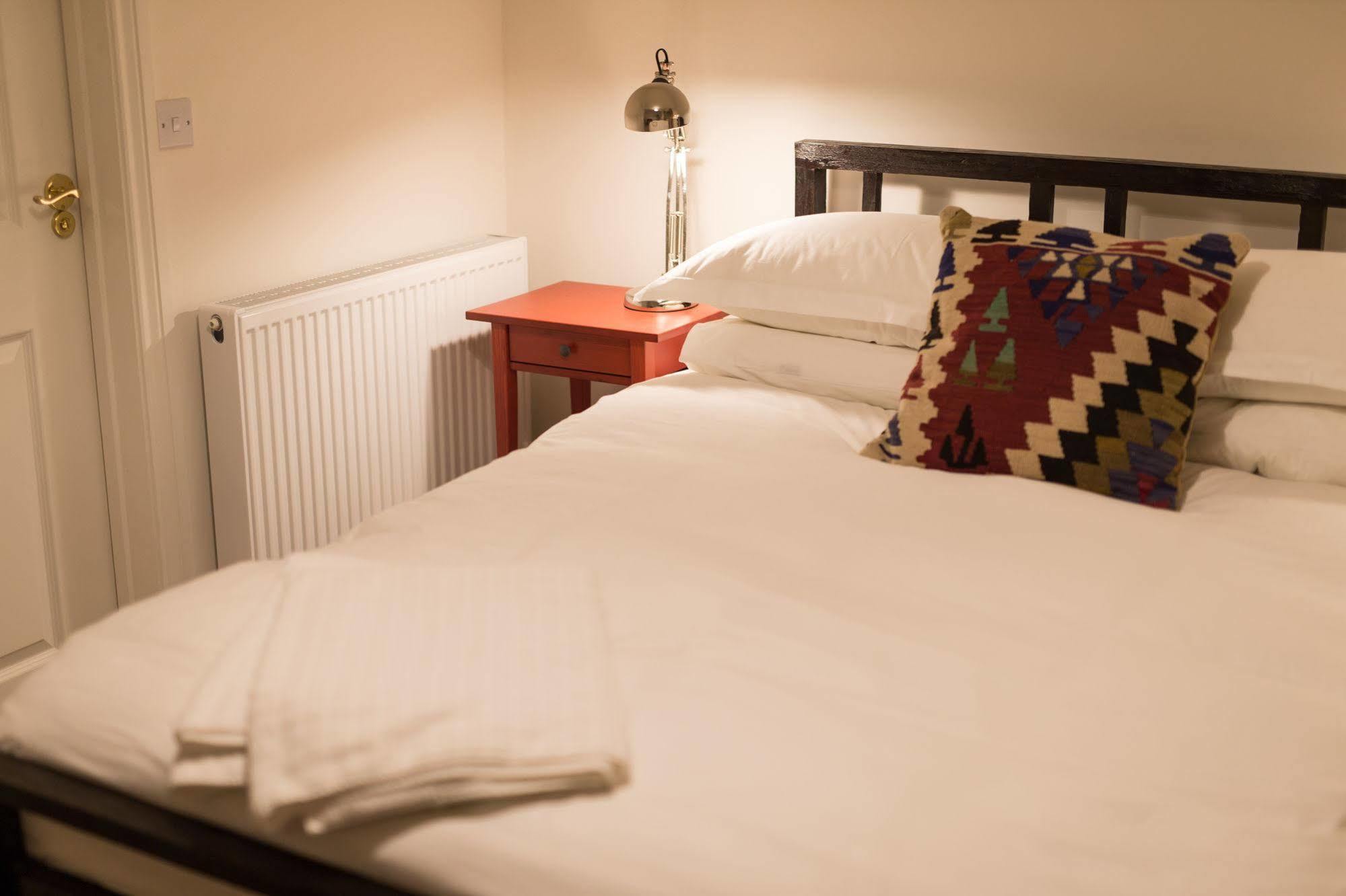 The Holford Arms Bed and Breakfast Tetbury Exterior foto