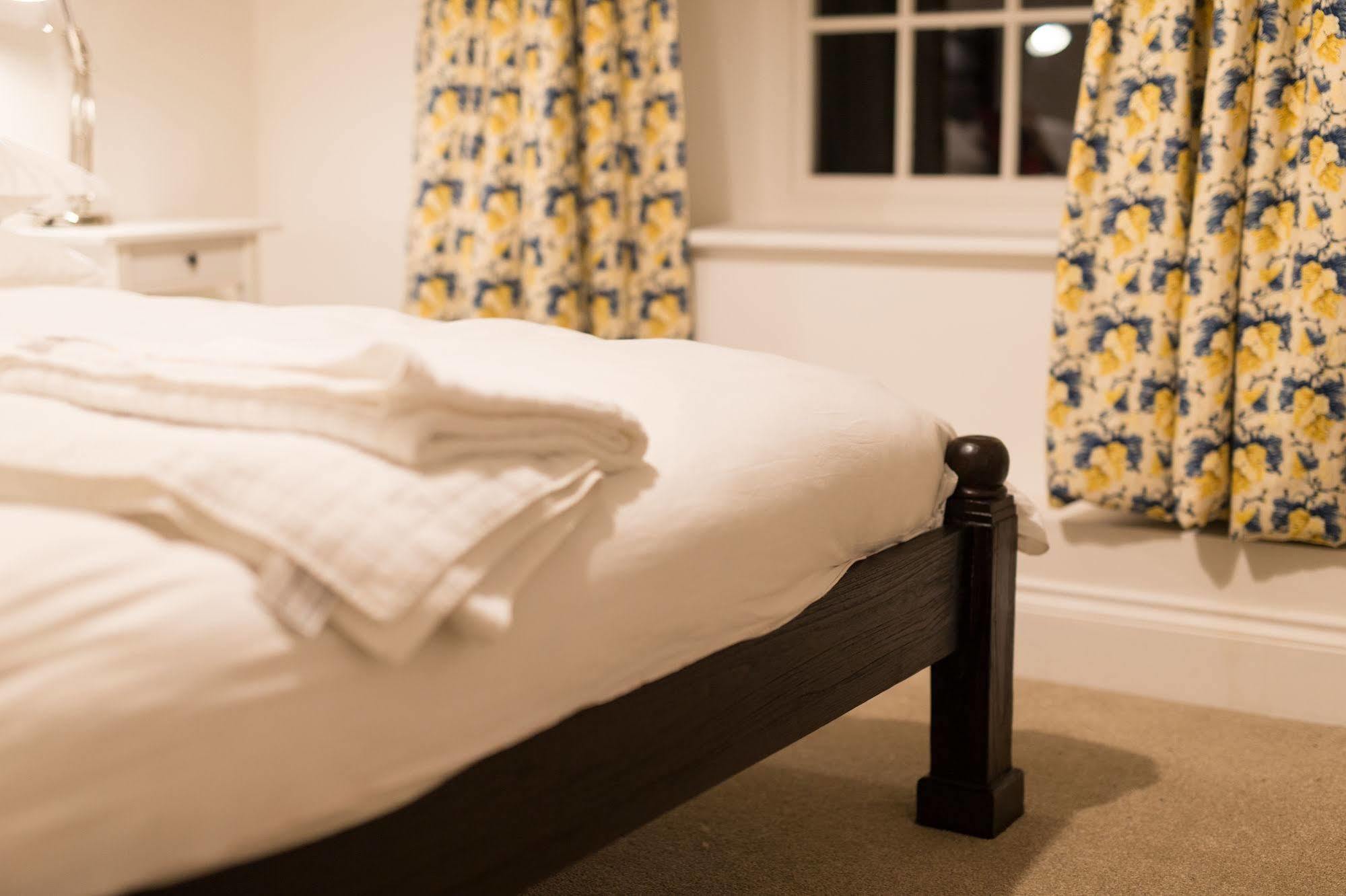 The Holford Arms Bed and Breakfast Tetbury Exterior foto