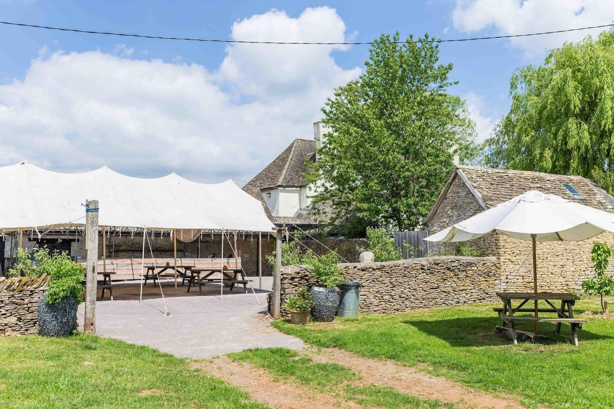 The Holford Arms Bed and Breakfast Tetbury Exterior foto